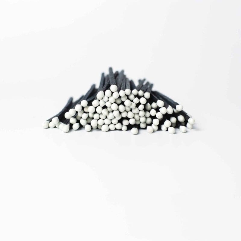 4.8 cm Black + White Head Matches Elegant black and white-headed matches in a glass jar, stylish 4.8 cm match set for candles and fireplace, minimalist black and white matches as a gift